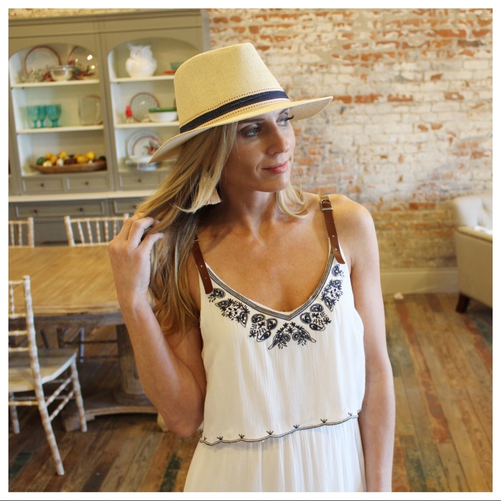 ✨LAST✨White embroidered buckle strap maxi dress - Picture 3 of 3